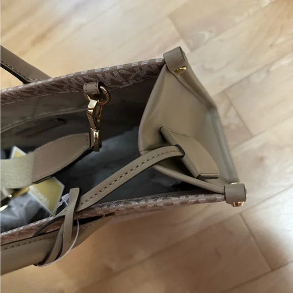 Michael Kors Mirella Medium Ombr Logo Tote Bag - Picture 3 of 6